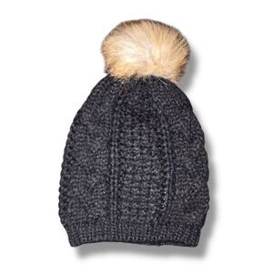 5/25$ ✨ Black Knit Beanie with Faux Fur Pom🖤🤎